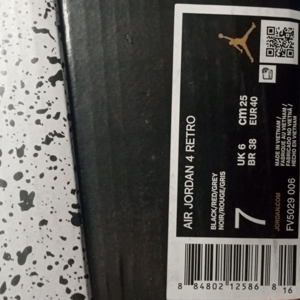 Retro 4s - Picture 2 of 4